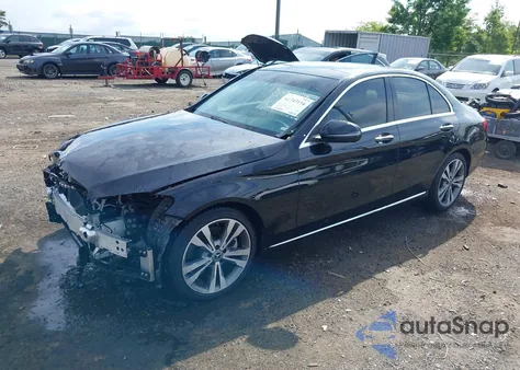 2018 Mercedes-Benz C 300 z USA, uszkodzony, nr VIN WDDWF4JB7JR418588